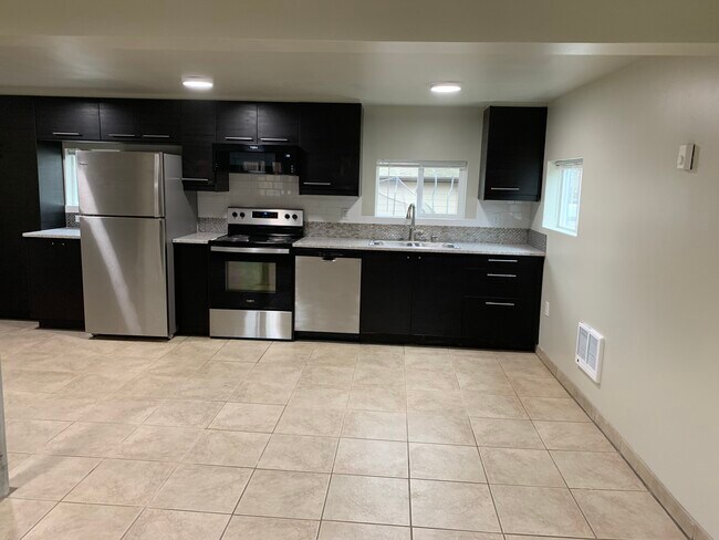 Lots of cupboards! - 1924 SE 139th Ave Unit Cottage