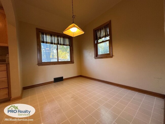 Photo - 3 Bedroom House **$1,000.00 off December's Rent with a December 2025 Move In**