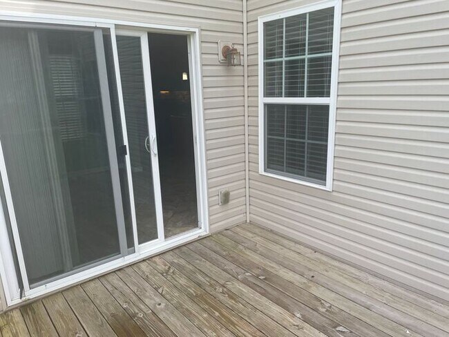 Photo - Large 3 Bedroom/2.5 Bath/Bonus/Florida Room