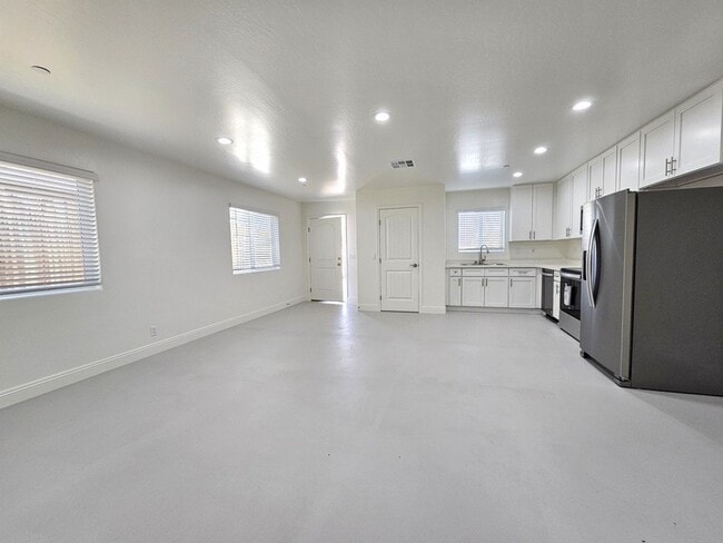 Photo - MAR1201-Placement Unit 1201 W Mariposa Ave #B