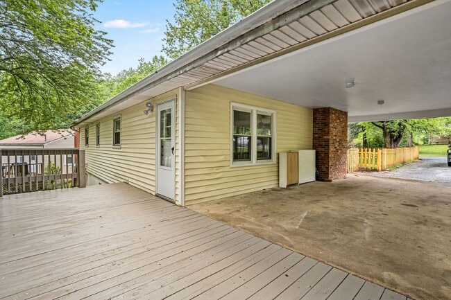 Photo - Royal Pines Gem with Private Fenced Yard