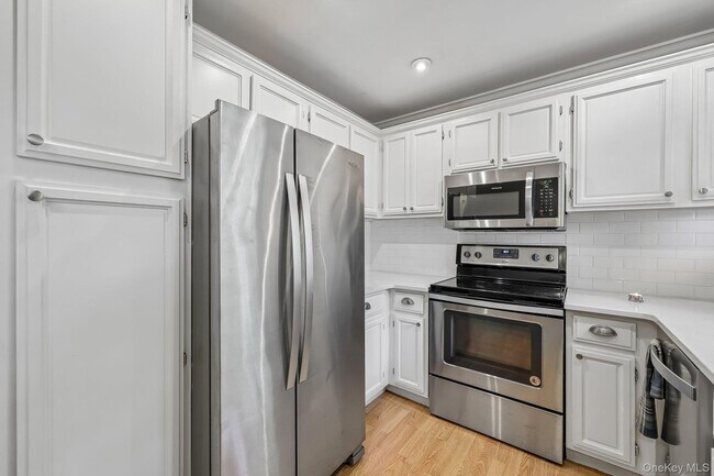 433 Sierra Vista Ln