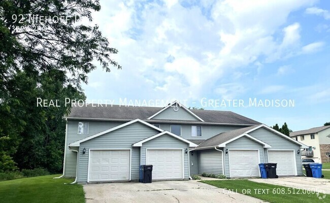 Building Photo - MUST SEE! Large 3 bedroom with 2 full bath... Rental