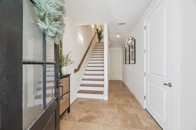 Photo - 5729 Larkin St