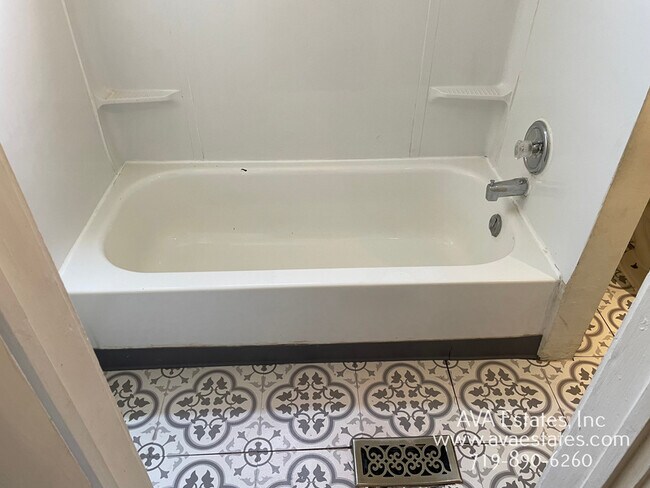 Photo - 516 W 9th St