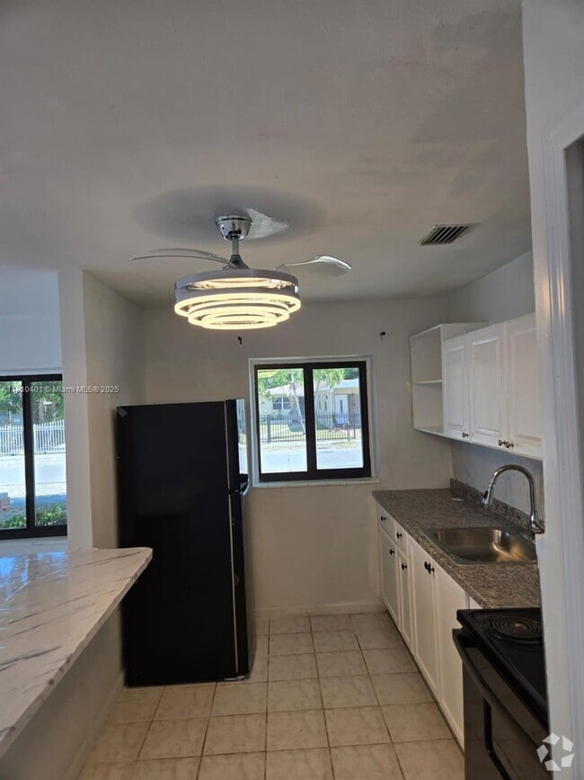 Building Photo - 1305 NE 146th St Unit 0 Rental