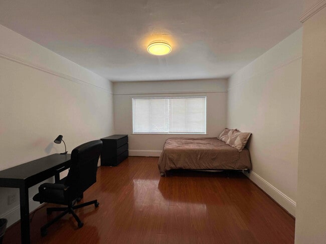 Photo - 185 Miriam St