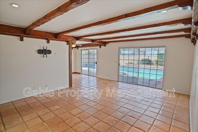 Photo - 28015 Glasser Ave