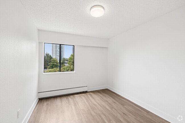 2BR, 1BA + Den - 917SF - Secondary Bedroom