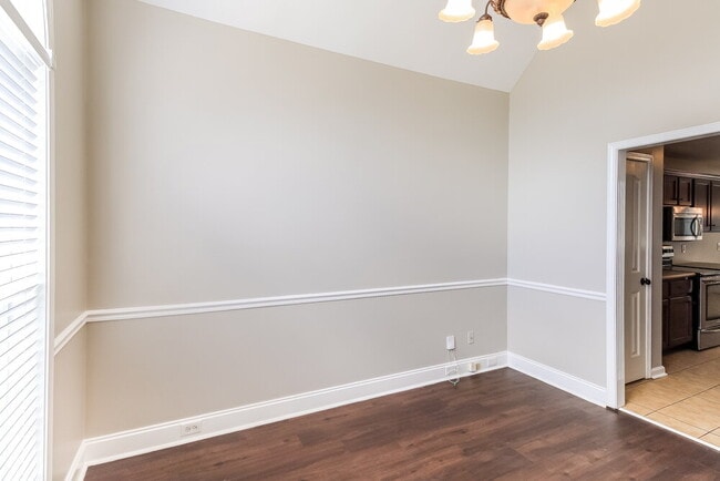 Photo - 3418 Leslie Ln