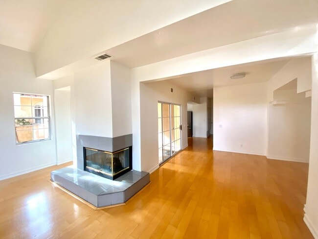 Photo - Walking Distance to Girsh Park - 3+2.5 COND - 2 CAR GARAGE - Pool - Hot Tub