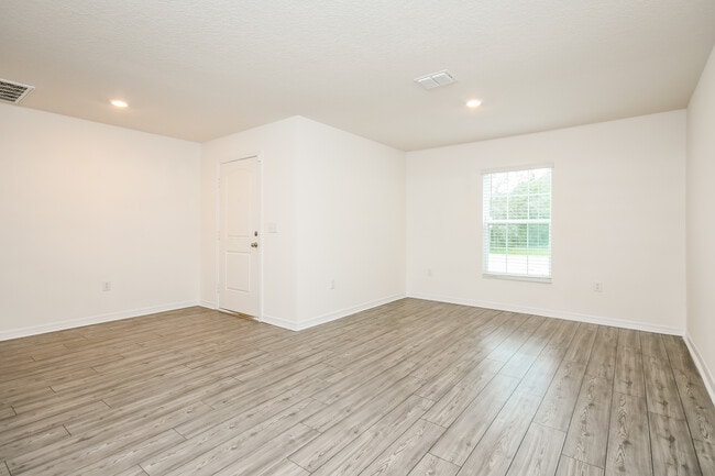 Photo - 1628 Tench Ct