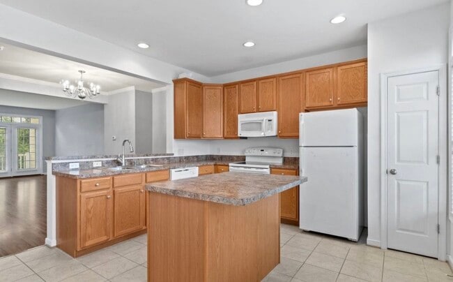 Photo - 205 Monroe Point Dr