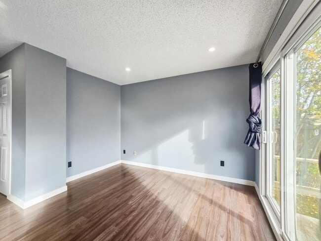 Photo - 3.0 bedroom in Calgary Alberta T2J 5Y9