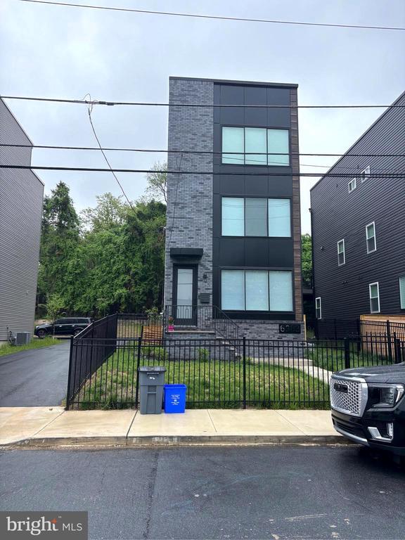 Building Photo - 6983 Silverwood St Rental