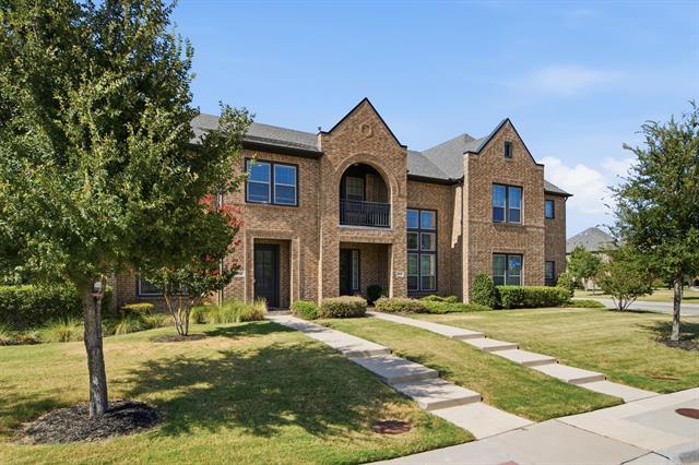2221 Lasso Ln