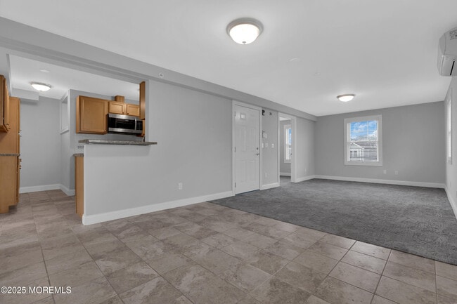 Building Photo - 223 Maple Ave Unit 2
