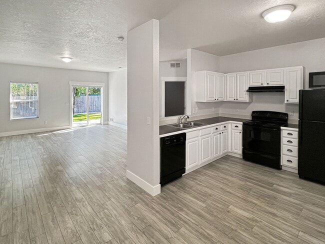 Photo - 3-Bedroom Home FOR RENT in Awesome Meridian Location