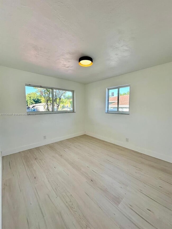 Photo - 3 bedroom in Hallandale FL 33009