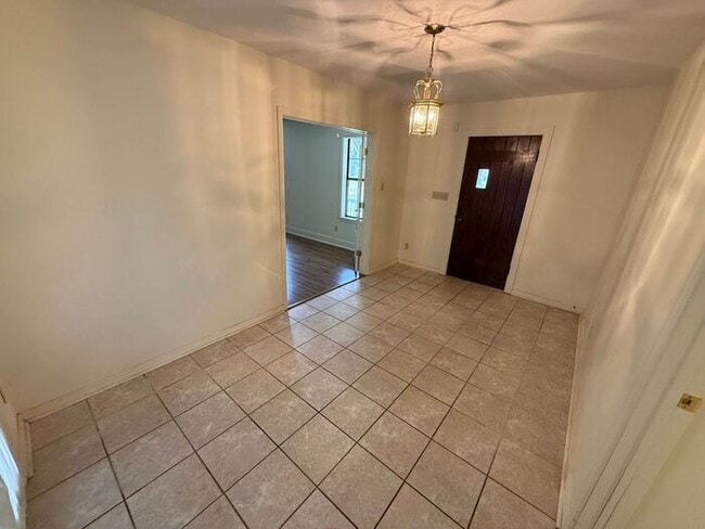 Photo - Pensacola - East Hill - 4 bedrooms, 3 bathroom - Mother in Law suite