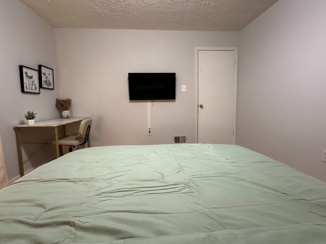 Photo - 5817 Blaine Dr