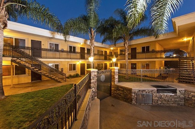 Outside - 1450 Iris Ave Unidad 38