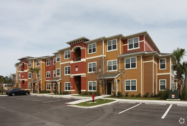 Photo - Colonial Lakes Apartments, Ltd