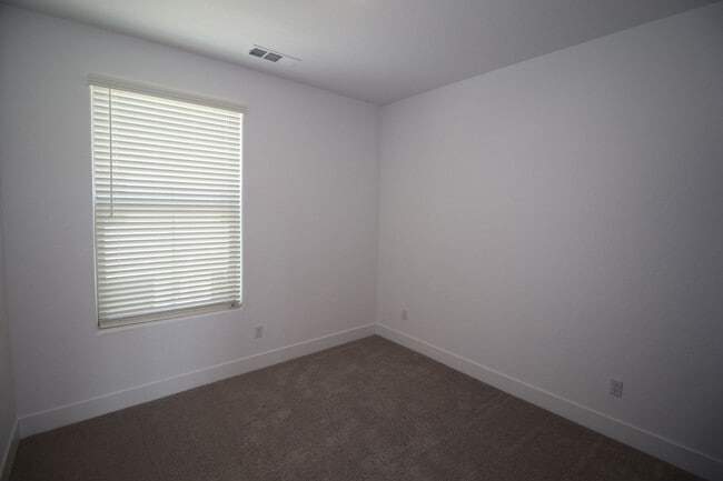 Photo - 2707 E Tamarind Dr