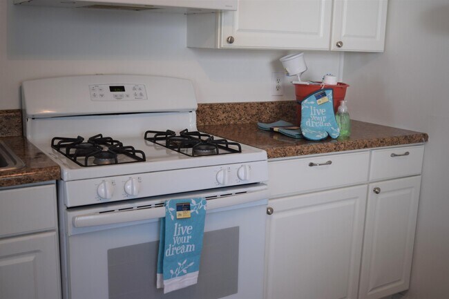 Photo - 2007 Somerville Dr