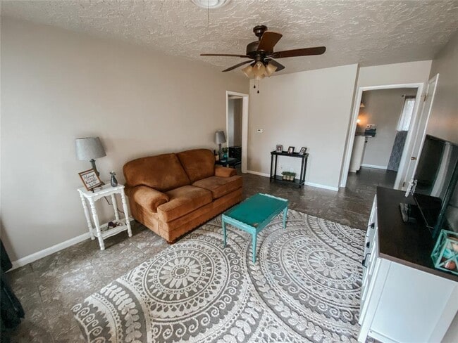 Photo - 208 Thompson Dr