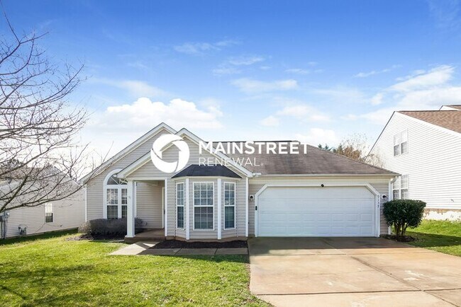 Building Photo - 3 Bedroom Pet-Friendly Home in Charlotte, NC with Main Street Renewal