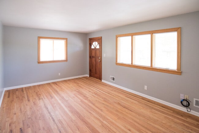 Living Room - 308 East St