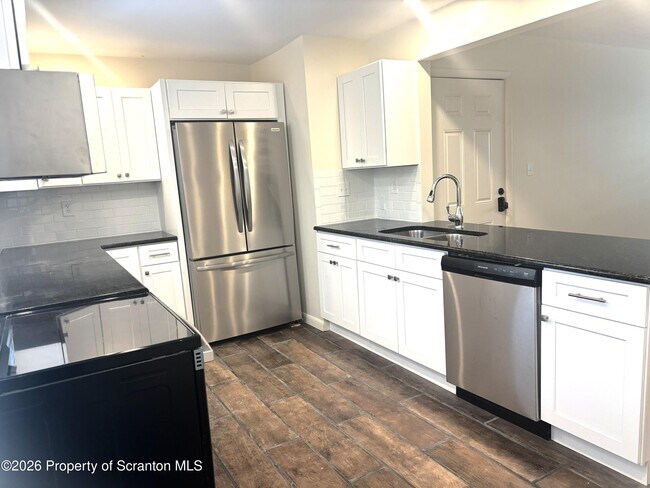 Photo - 15-15 Little St