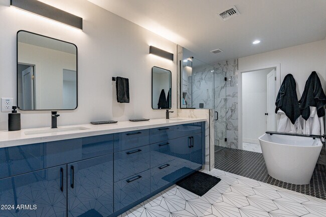 Photo - 6001 E Larkspur Dr