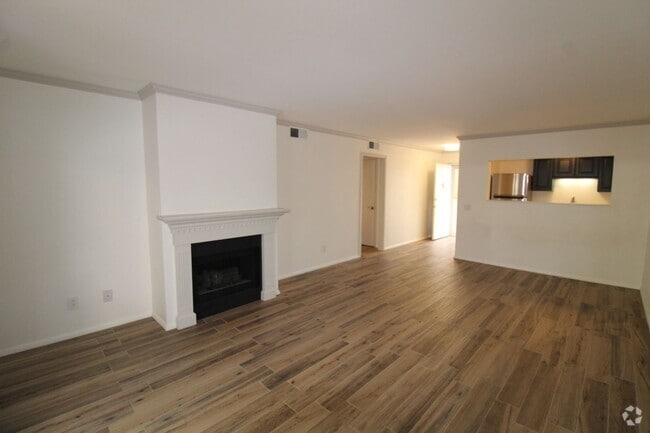 Building Photo - 663 Bishops Lodge Rd Rental