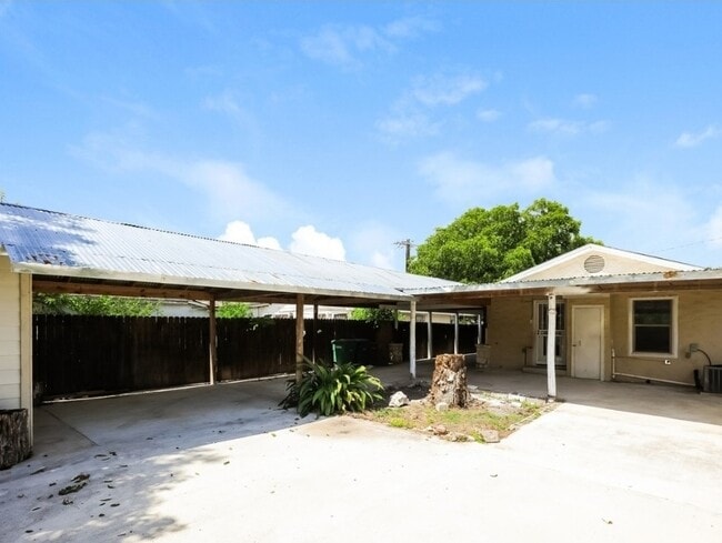 Photo - 5322 S Zarzamora St