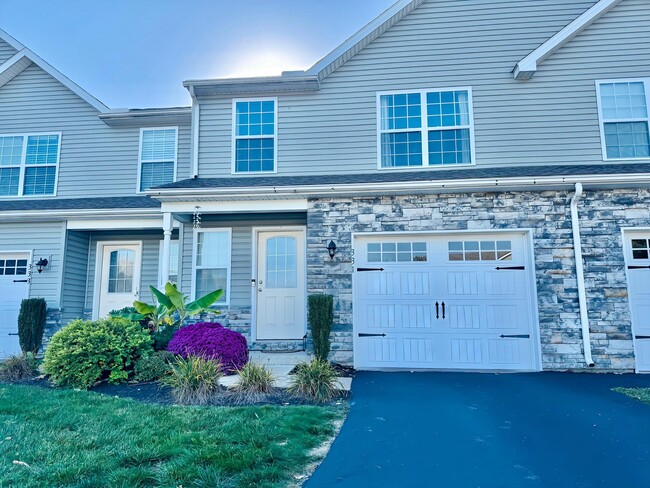 Photo - 331 Briar Ridge Cir Townhome