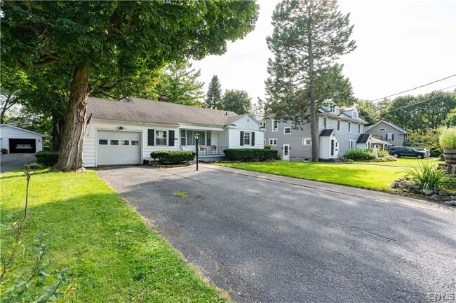 Photo - 325 Paddock St