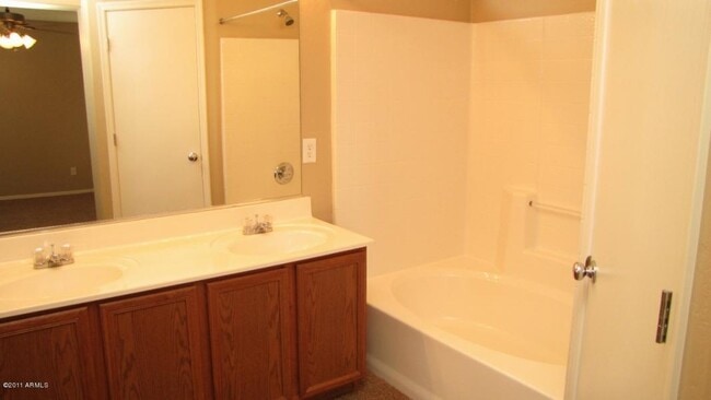 Photo - 1938 E Loma Vista St