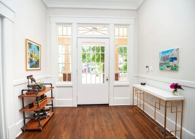 144 W Hampton Ave