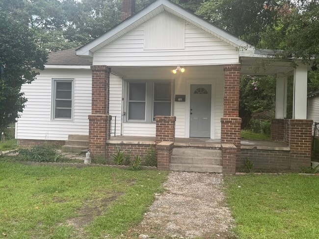 Photo - 733 St James Ave