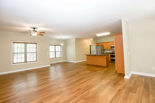 Building Photo - 110 Willow Creek Ln Rental