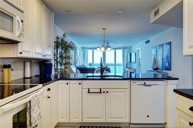 Building Photo - 9940 S Ocean Dr Unit 809