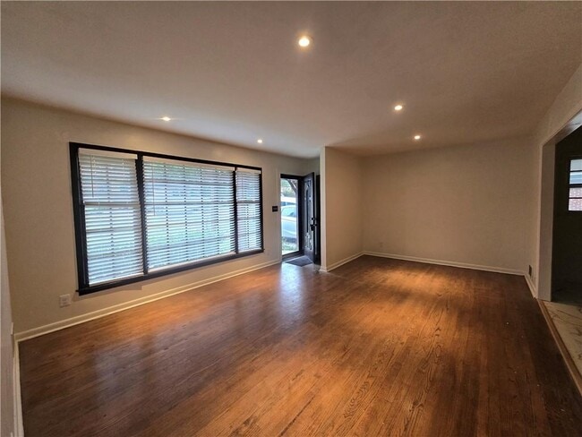 Photo - 2468 Dresden Dr NE