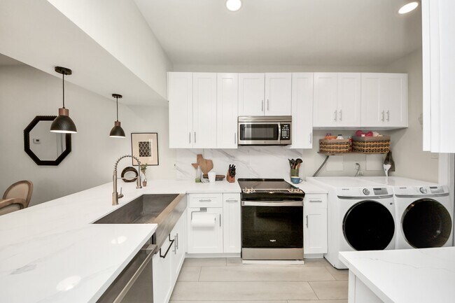 Photo - 2001 Bering Dr Unit 8J