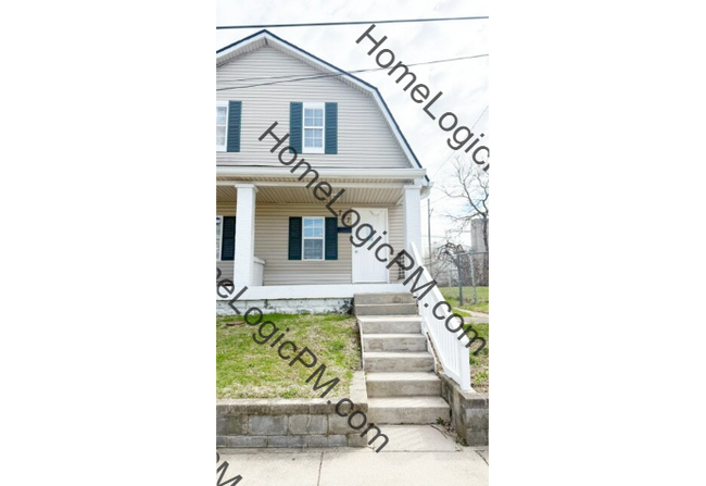 Building Photo - CENTER TOWNSHIP 3 BEDROOM HALF DUPLEX AVAILABLE NOW!