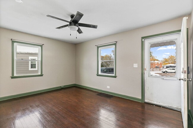 Photo - 1105 Woodlawn Cir