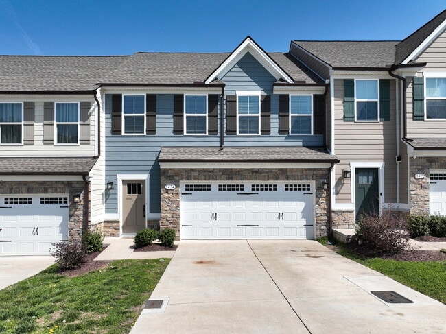 Building Photo - Updated Gallatin Townhome | 3BR + Garage, W/D Included