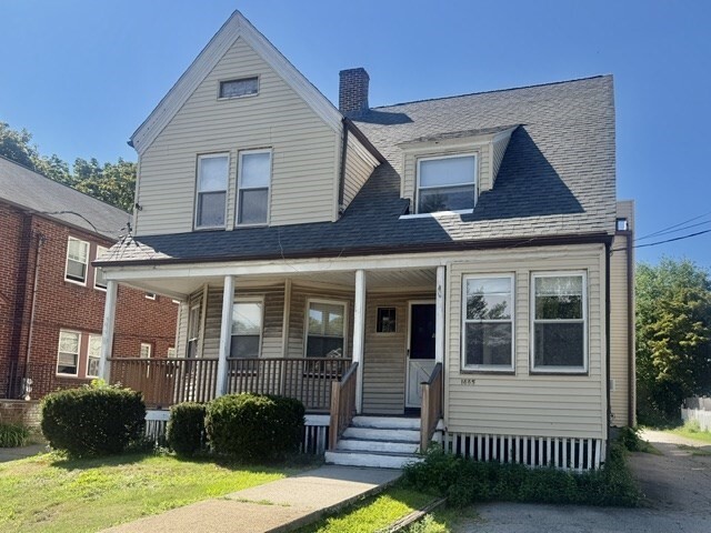Building Photo - 1665 Centre St Unit 2