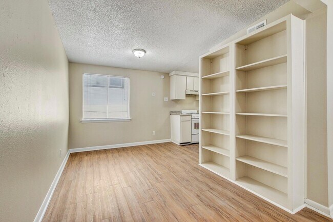 Photo - 2408 Longview St Unit 211